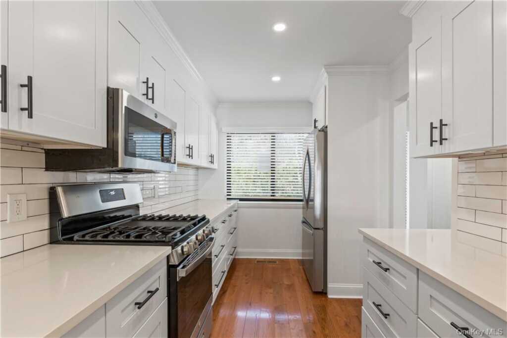 50 Pondview Road, Unit #F, Rye, NY 10580 - Photo 4 of 25