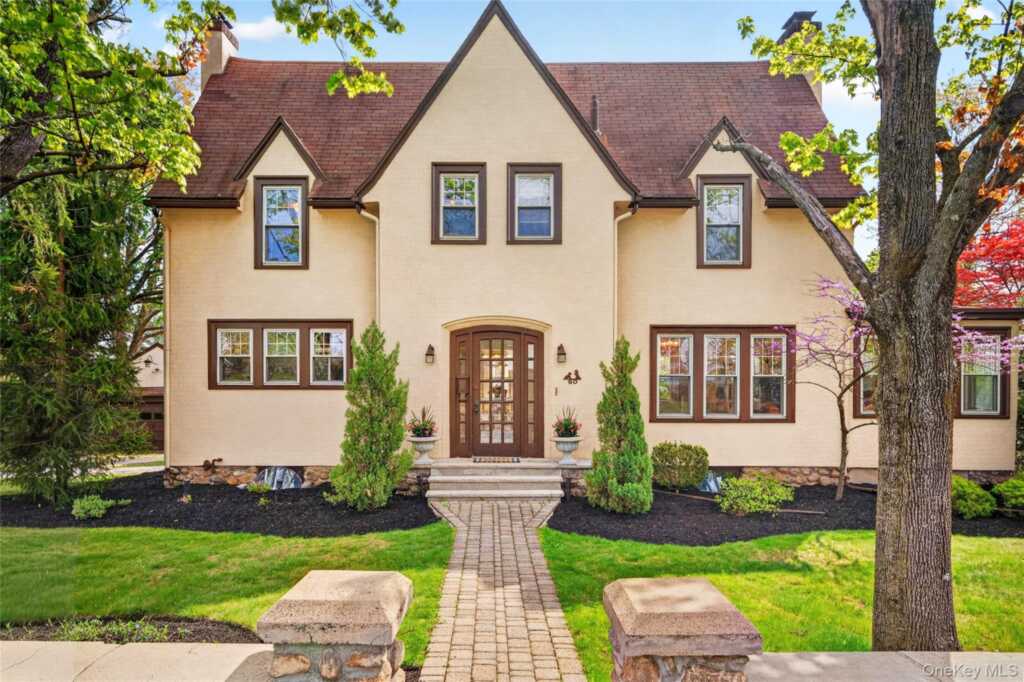 60 Old Middletown Road, Pearl River, NY 10965