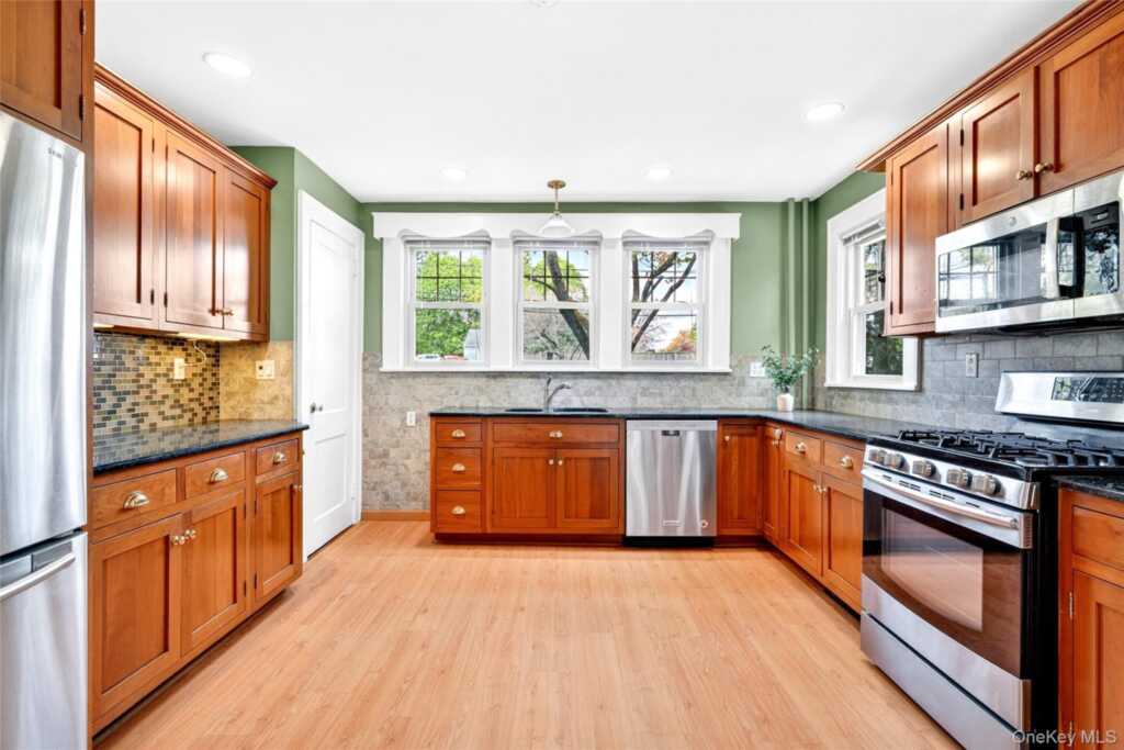 60 Old Middletown Road, Pearl River, NY 10965 - Photo 16 of 43