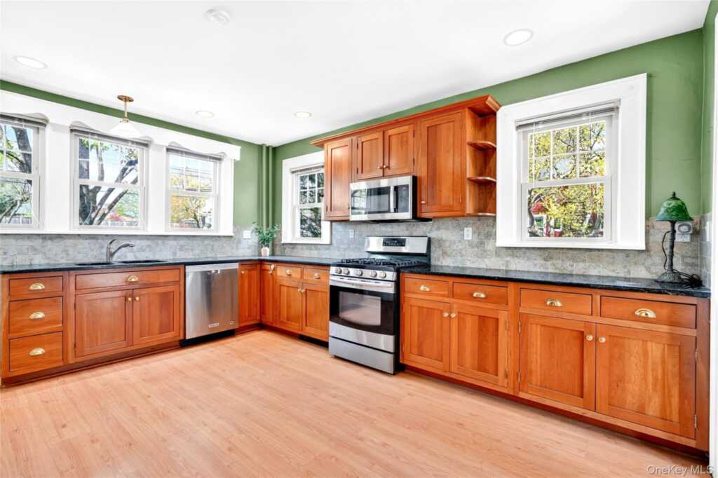 60 Old Middletown Road, Pearl River, NY 10965 - Photo 17 of 43