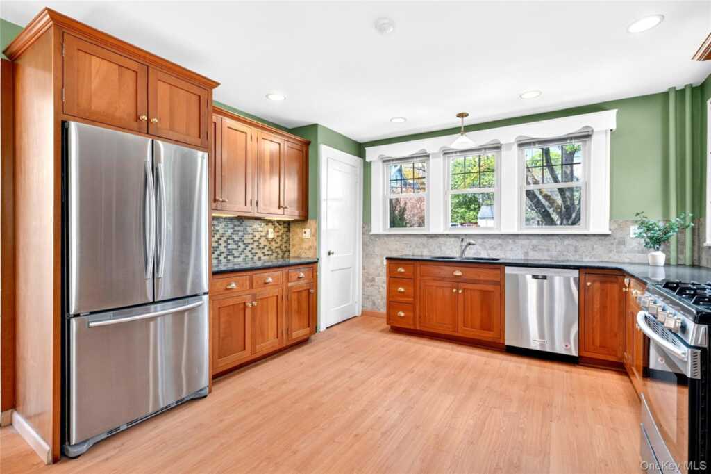 60 Old Middletown Road, Pearl River, NY 10965 - Photo 18 of 43