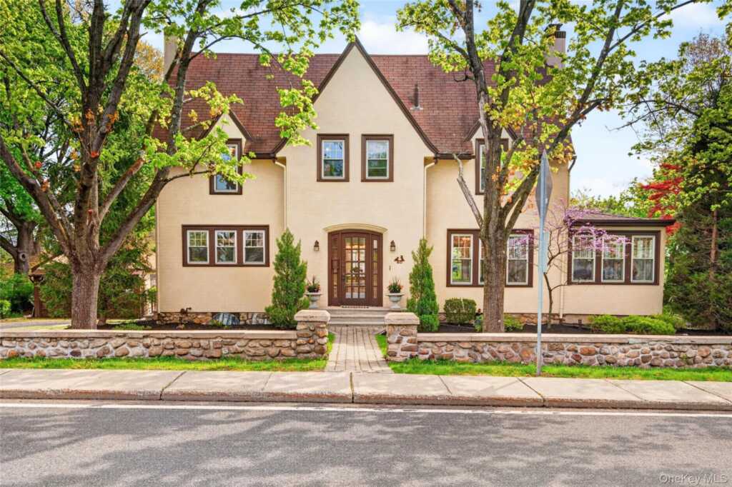 60 Old Middletown Road, Pearl River, NY 10965 - Photo 2 of 43