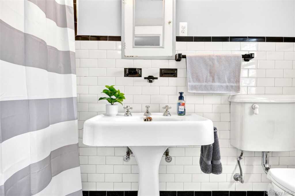 60 Old Middletown Road, Pearl River, NY 10965 - Photo 26 of 43