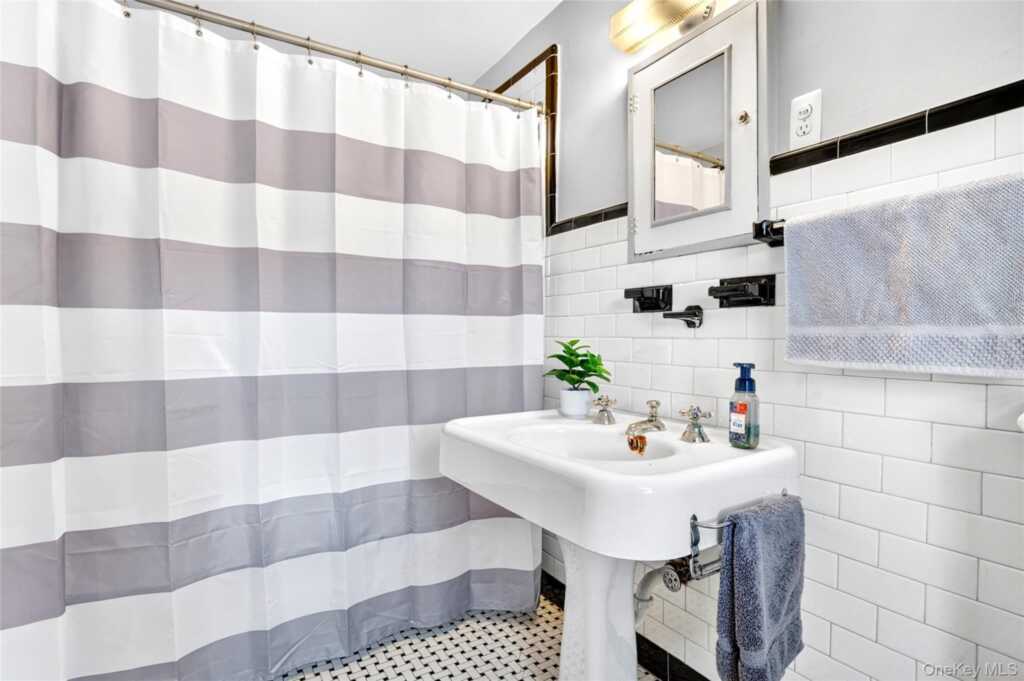 60 Old Middletown Road, Pearl River, NY 10965 - Photo 27 of 43