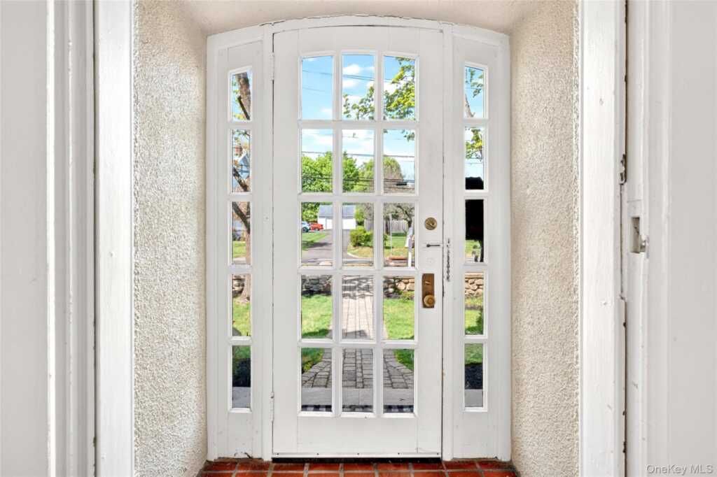 60 Old Middletown Road, Pearl River, NY 10965 - Photo 6 of 43