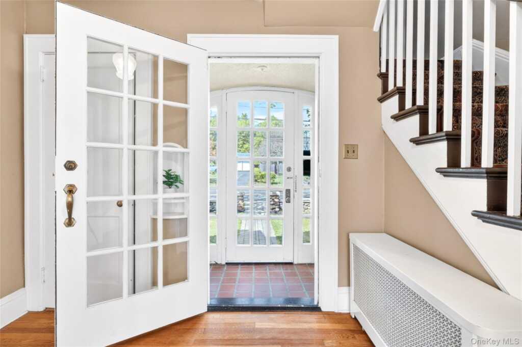 60 Old Middletown Road, Pearl River, NY 10965 - Photo 7 of 43