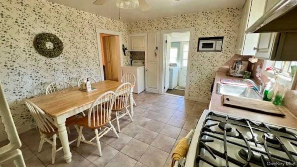 4 Sandhage Drive, Pearl River, NY 10965 - Photo 13 of 32