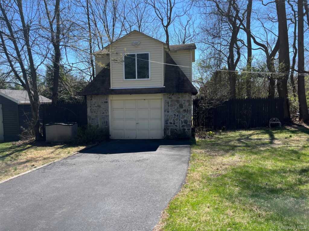 4 Sandhage Drive, Pearl River, NY 10965 - Photo 28 of 32