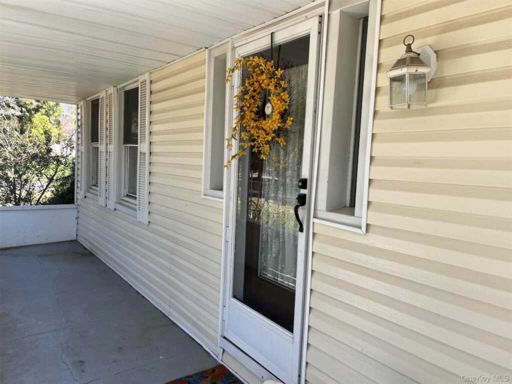 4 Sandhage Drive, Pearl River, NY 10965 - Photo 5 of 32