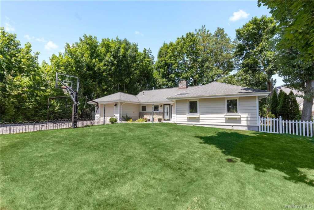 17 Soundview Avenue, Rye, NY 10580 - Photo 2 of 20