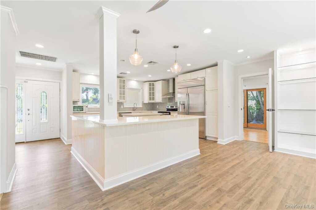 17 Soundview Avenue, Rye, NY 10580 - Photo 4 of 20