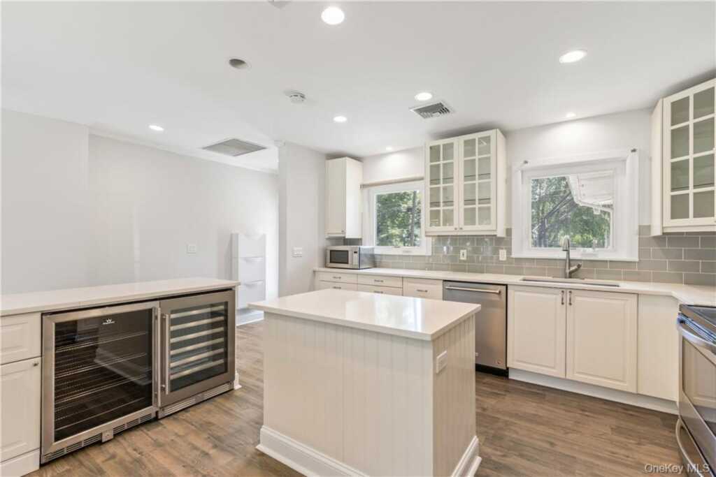 17 Soundview Avenue, Rye, NY 10580 - Photo 8 of 20