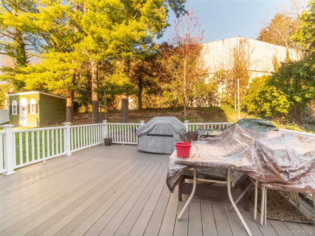 27 Westview Avenue, Rye, NY 10573 - Photo 4 of 22