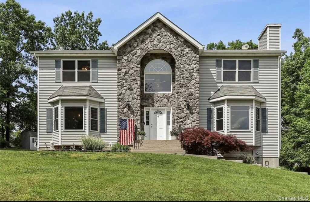 4 Clancy Farms Court, Stony Point, NY 10980