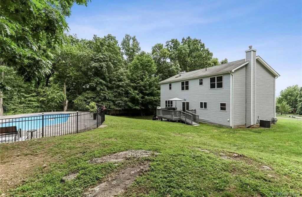 4 Clancy Farms Court, Stony Point, NY 10980 - Photo 2 of 37