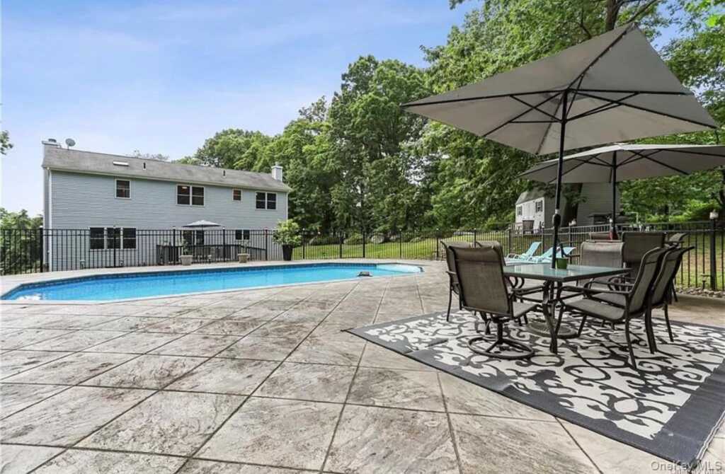 4 Clancy Farms Court, Stony Point, NY 10980 - Photo 5 of 37