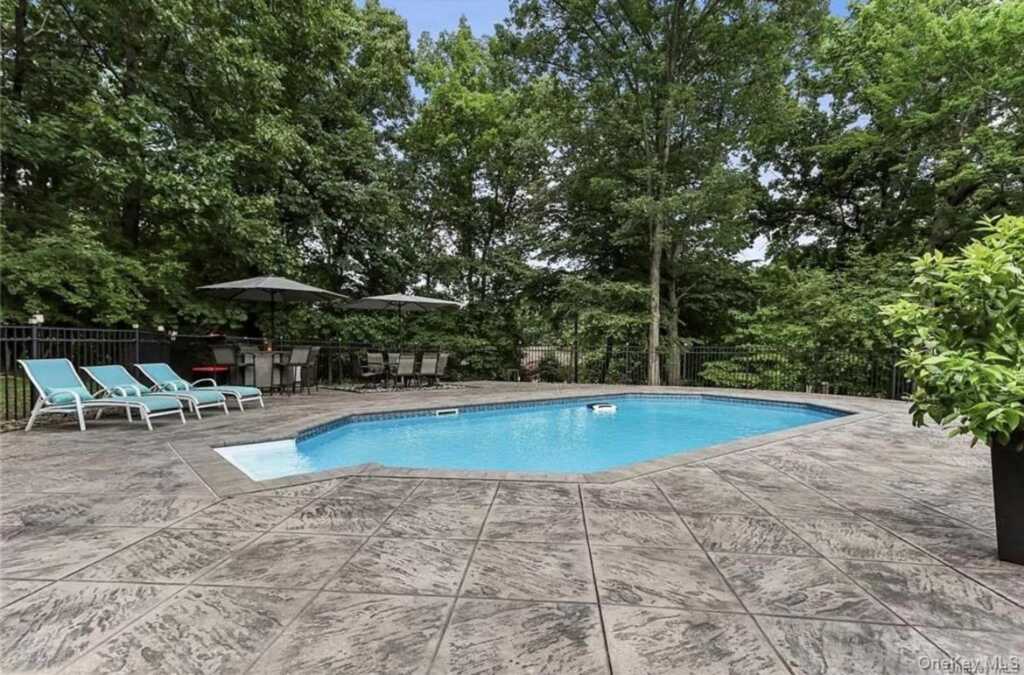 4 Clancy Farms Court, Stony Point, NY 10980 - Photo 6 of 37