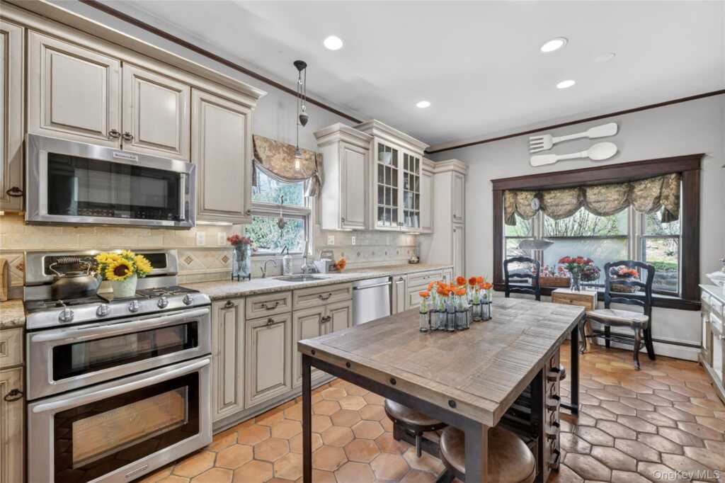 65 Rockledge Drive, Suffern, NY 10901 - Photo 16 of 48