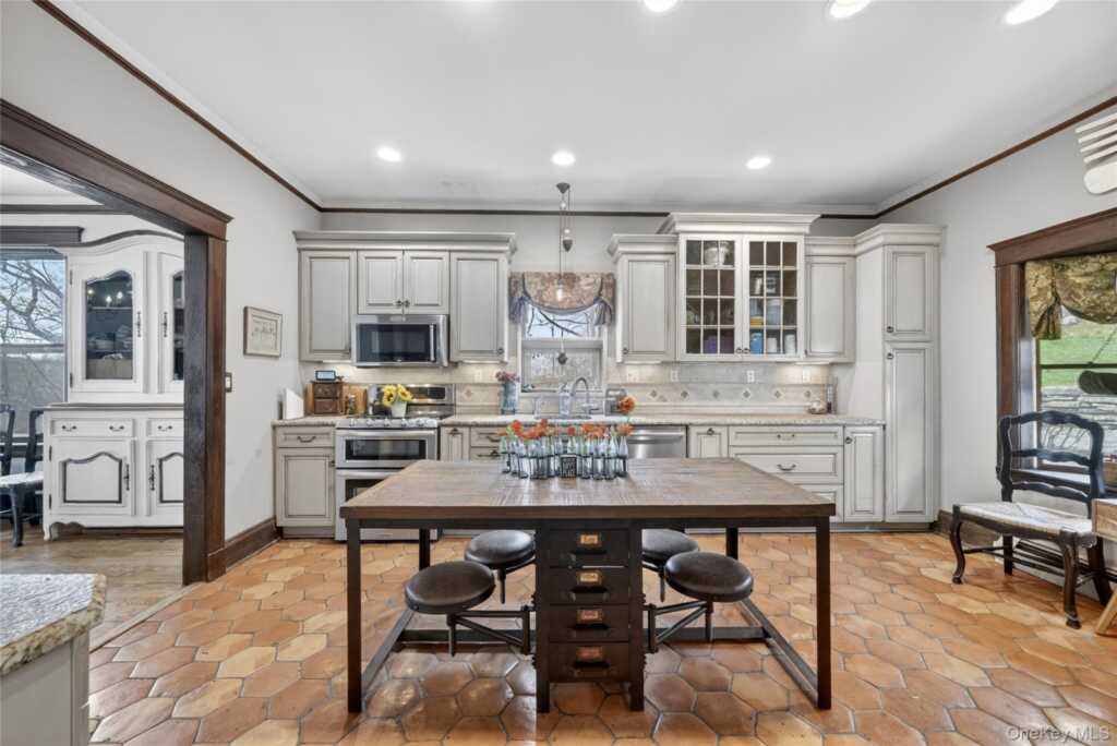 65 Rockledge Drive, Suffern, NY 10901 - Photo 18 of 48