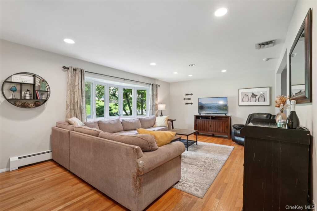 27A Claremont Lane, Suffern, NY 10901 - Photo 4 of 43