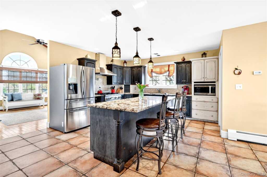 77 Hunt Avenue, Pearl River, NY 10965 - Photo 11 of 50