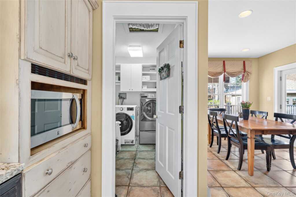 77 Hunt Avenue, Pearl River, NY 10965 - Photo 13 of 50