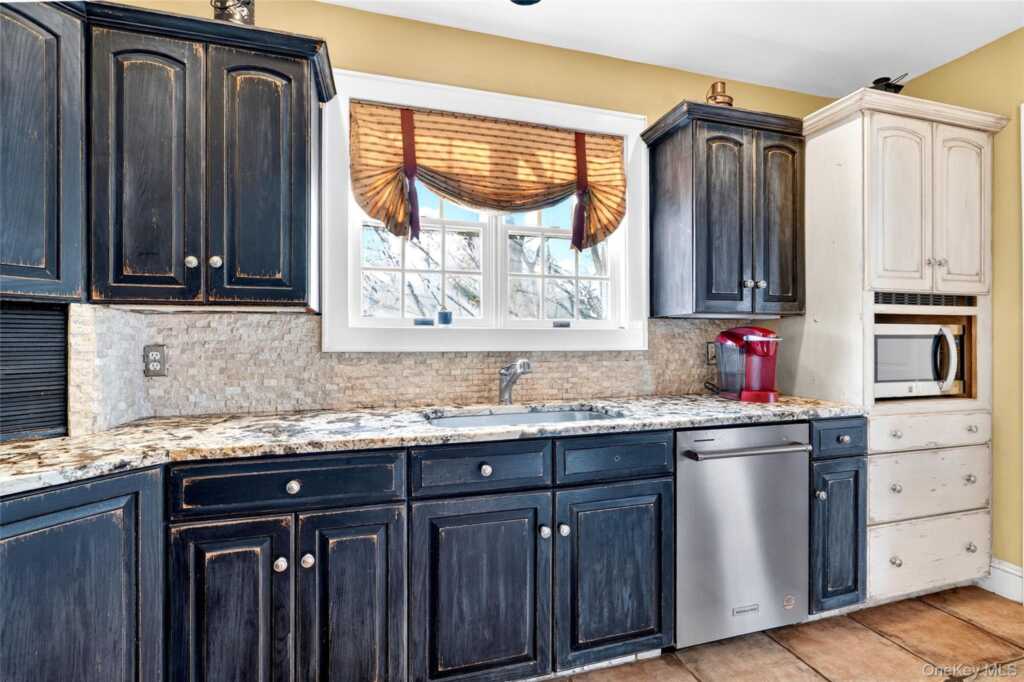 77 Hunt Avenue, Pearl River, NY 10965 - Photo 14 of 50