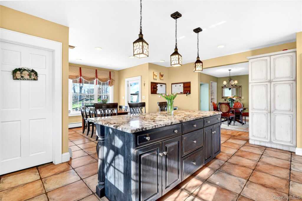 77 Hunt Avenue, Pearl River, NY 10965 - Photo 15 of 50