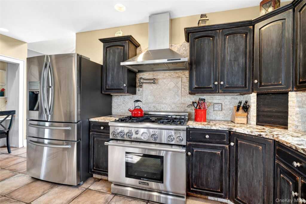 77 Hunt Avenue, Pearl River, NY 10965 - Photo 16 of 50