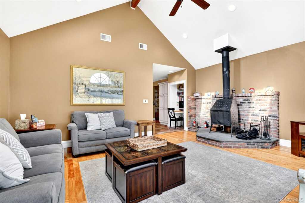 77 Hunt Avenue, Pearl River, NY 10965 - Photo 20 of 50