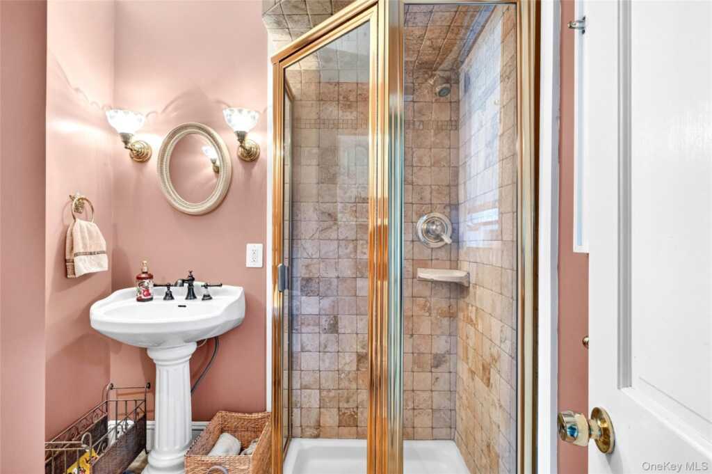 77 Hunt Avenue, Pearl River, NY 10965 - Photo 23 of 50