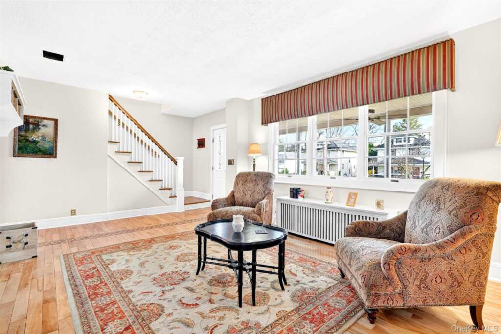 77 Hunt Avenue, Pearl River, NY 10965 - Photo 4 of 50