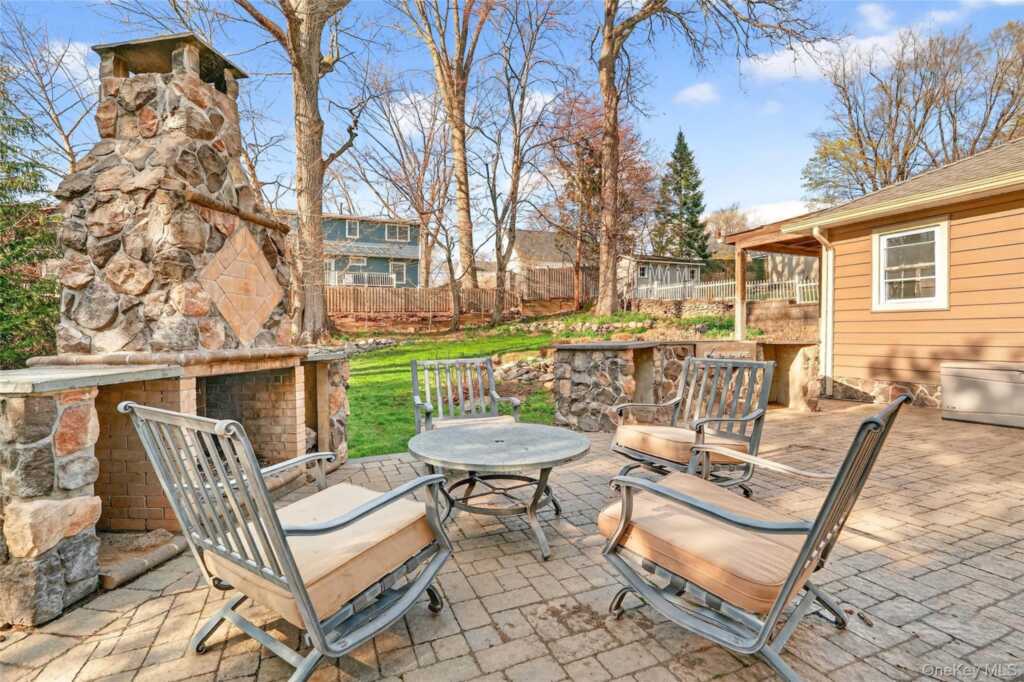 77 Hunt Avenue, Pearl River, NY 10965 - Photo 44 of 50