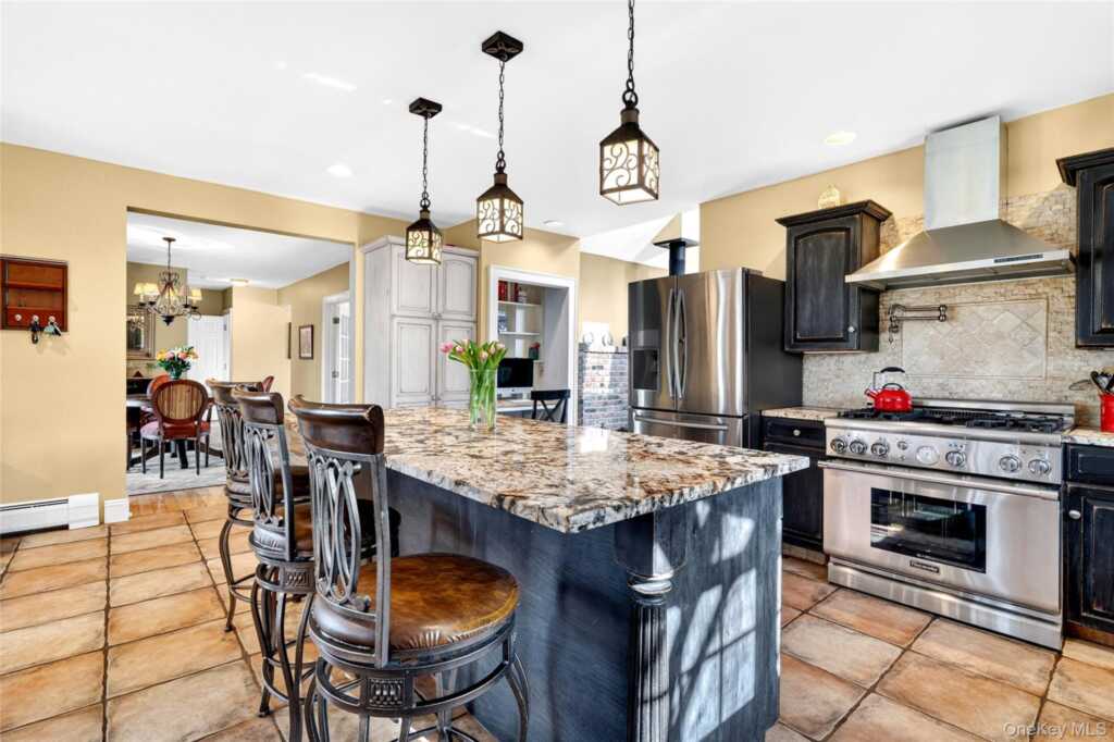 77 Hunt Avenue, Pearl River, NY 10965 - Photo 6 of 50