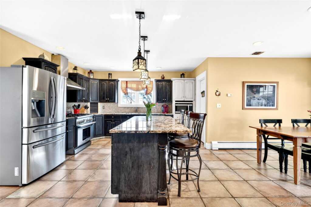 77 Hunt Avenue, Pearl River, NY 10965 - Photo 7 of 50