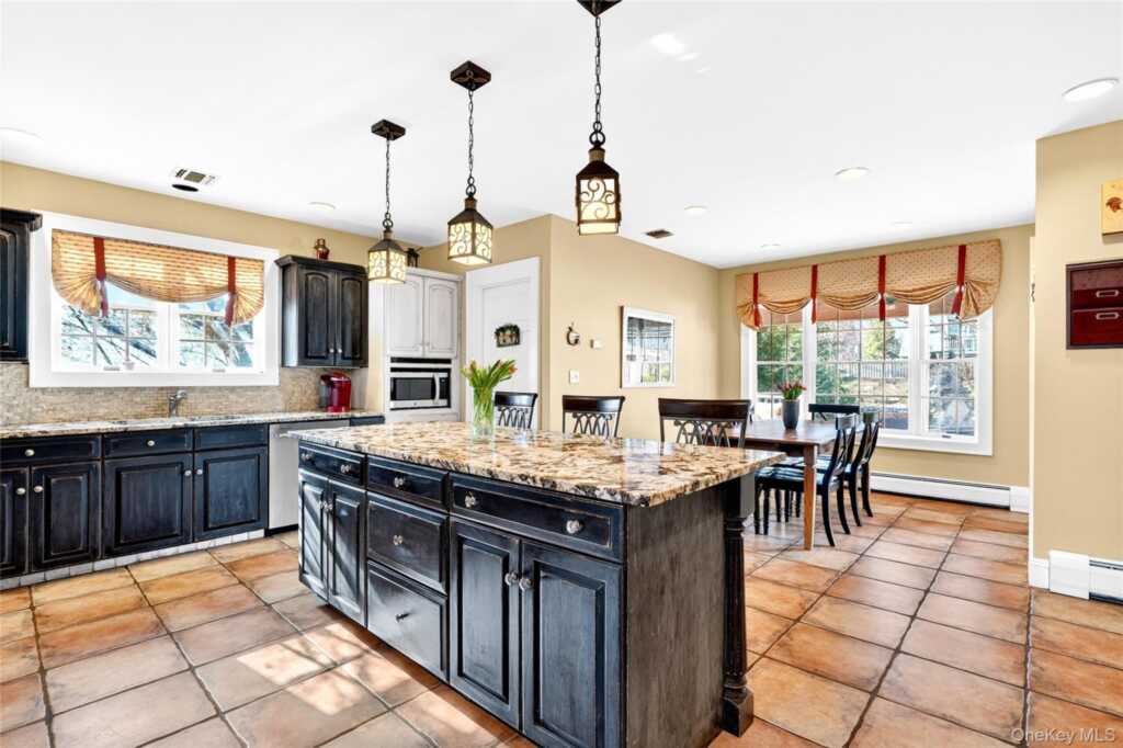 77 Hunt Avenue, Pearl River, NY 10965 - Photo 8 of 50