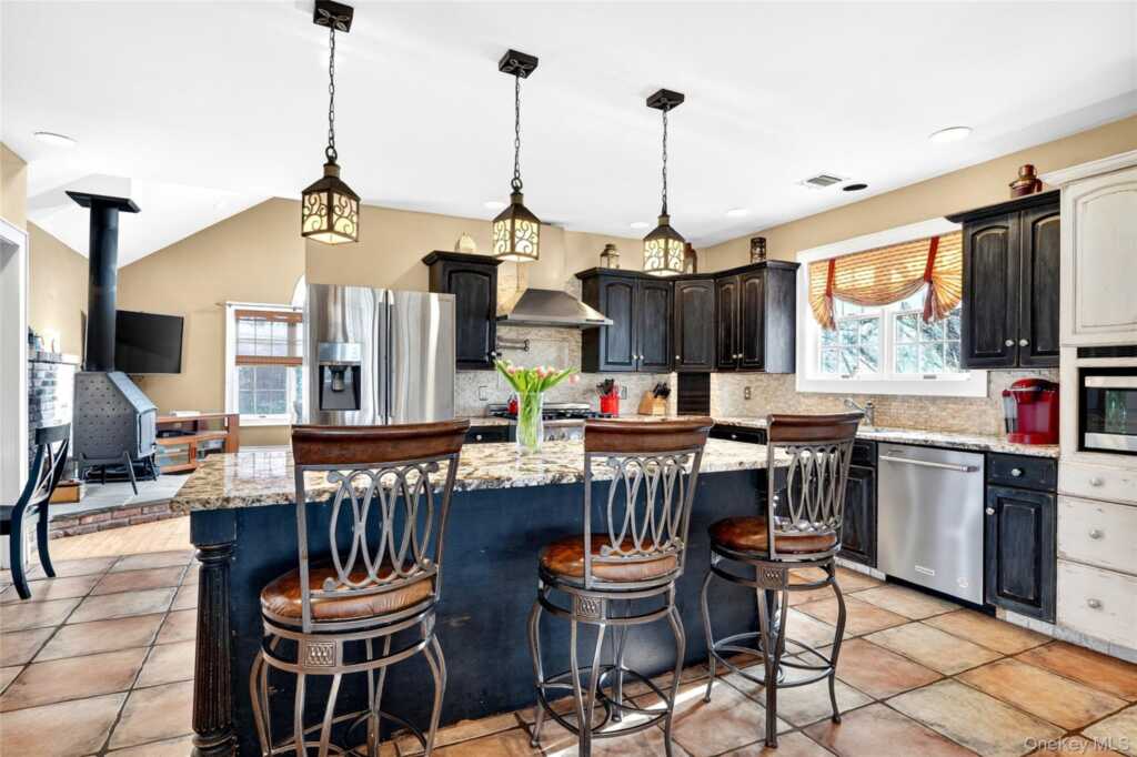 77 Hunt Avenue, Pearl River, NY 10965 - Photo 9 of 50