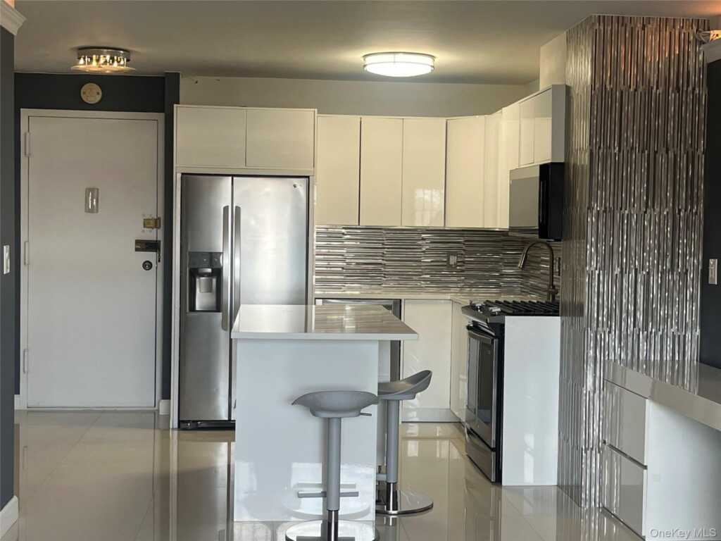 666 Pelham Road, Unit #3A, New Rochelle, NY 10805 - Photo 12 of 26