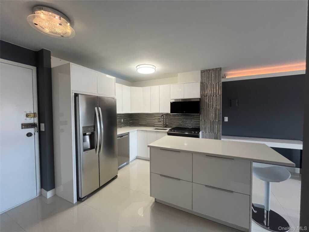 666 Pelham Road, Unit #3A, New Rochelle, NY 10805 - Photo 13 of 26