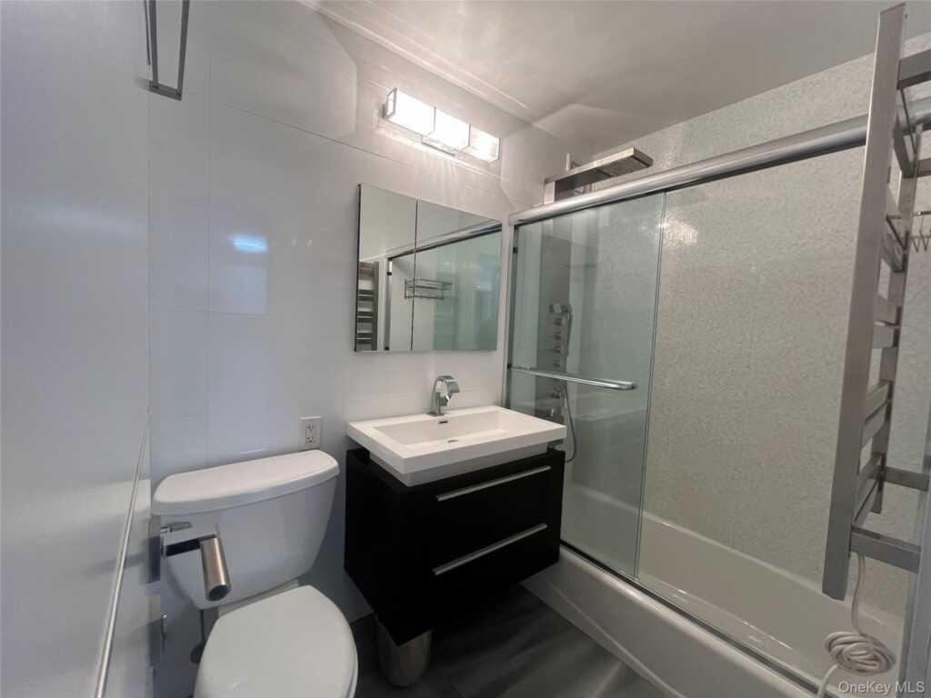 666 Pelham Road, Unit #3A, New Rochelle, NY 10805 - Photo 15 of 26