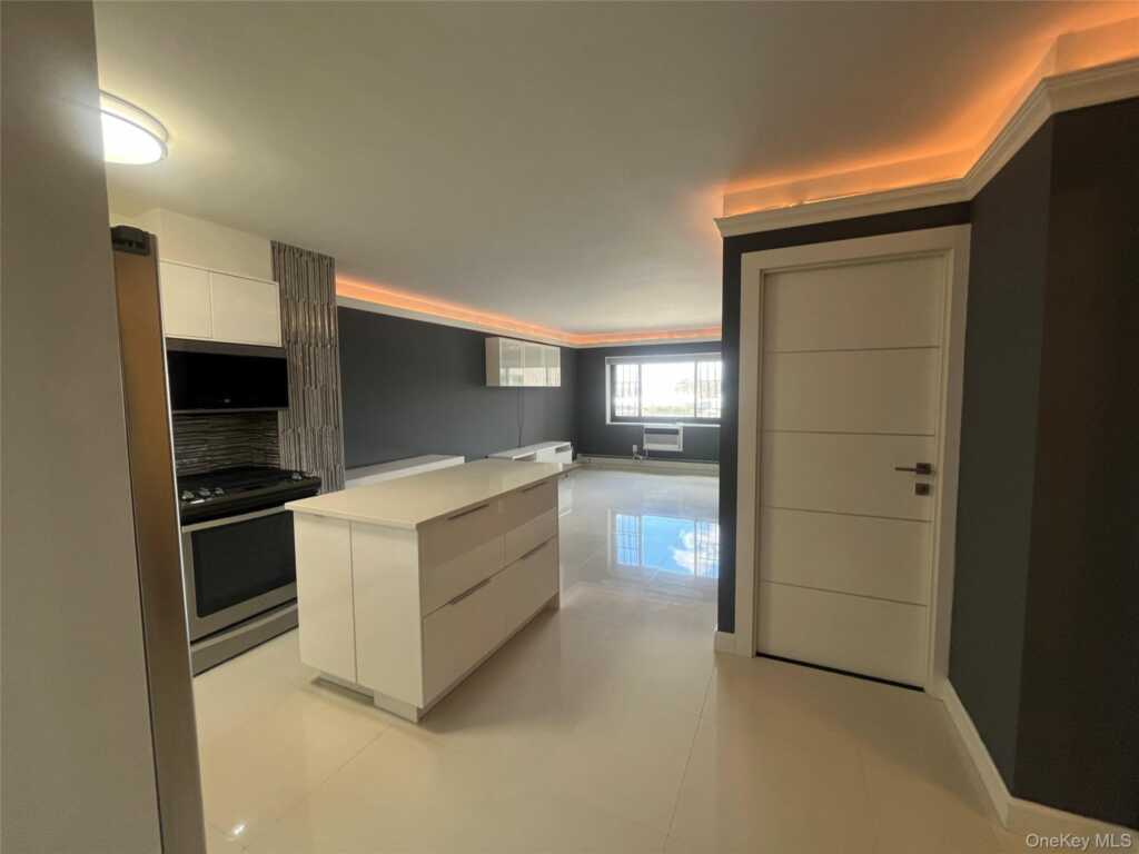 666 Pelham Road, Unit #3A, New Rochelle, NY 10805 - Photo 5 of 26