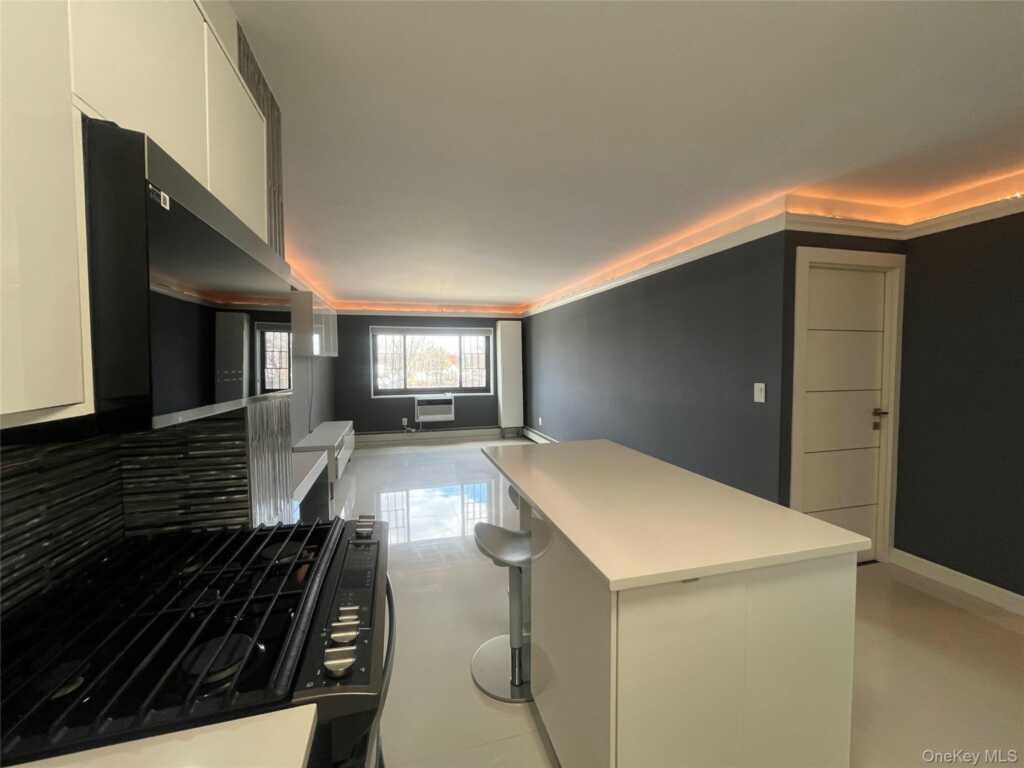 666 Pelham Road, Unit #3A, New Rochelle, NY 10805 - Photo 6 of 26