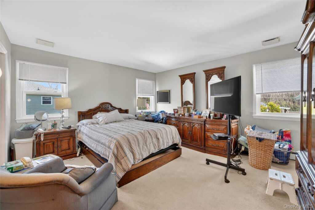 276 5th Avenue, New Rochelle, NY 10801 - Photo 19 of 40