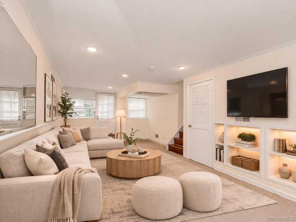 42 Tower Hill Drive, Rye, NY 10573 - Photo 13 of 41