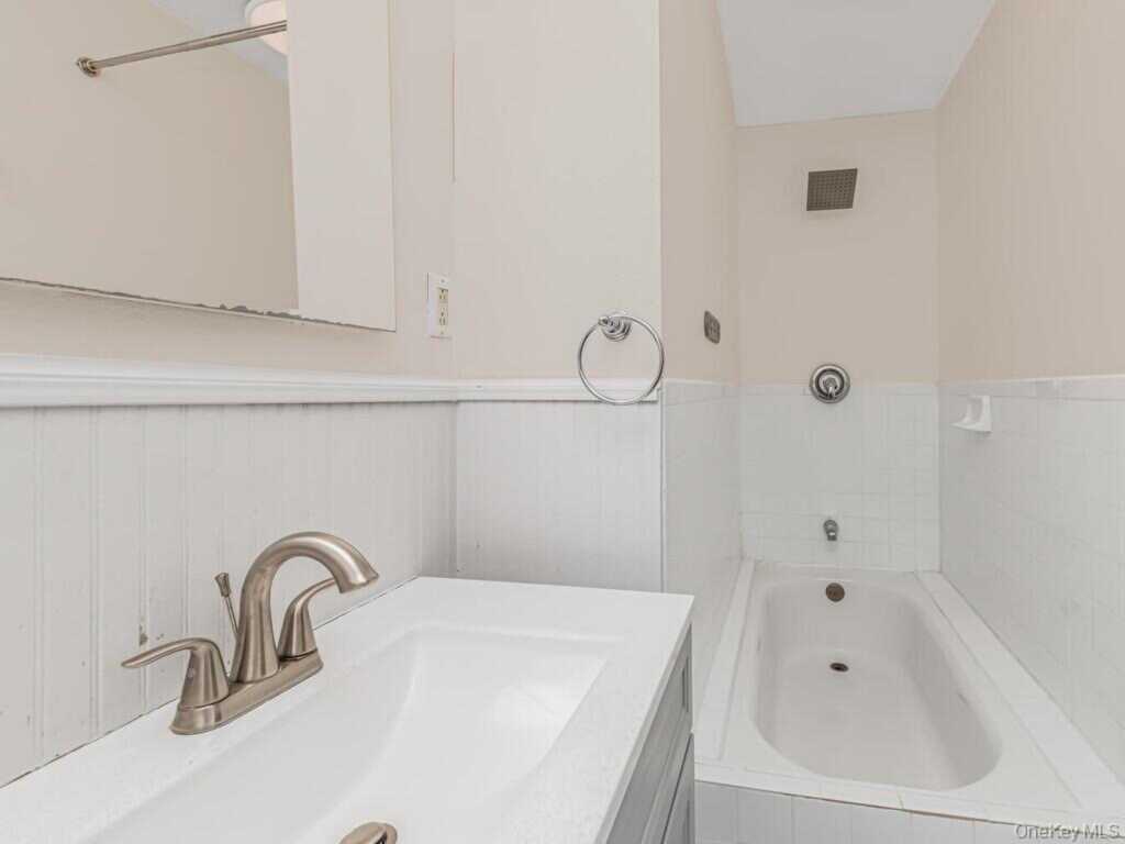 42 Tower Hill Drive, Rye, NY 10573 - Photo 22 of 41