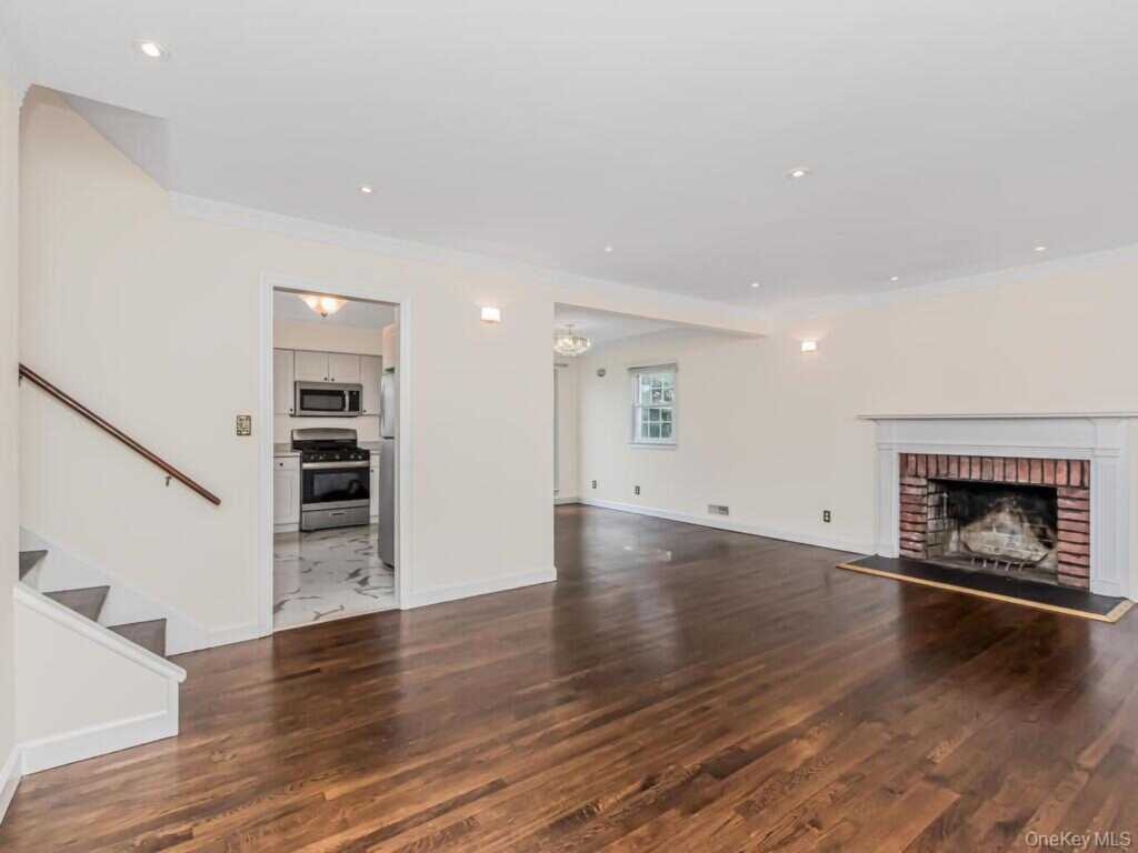 42 Tower Hill Drive, Rye, NY 10573 - Photo 4 of 41