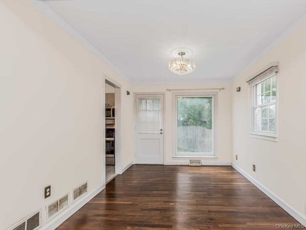 42 Tower Hill Drive, Rye, NY 10573 - Photo 8 of 41