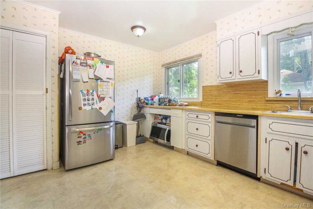 238 Rosehill Avenue, New Rochelle, NY 10804 - Photo 12 of 21