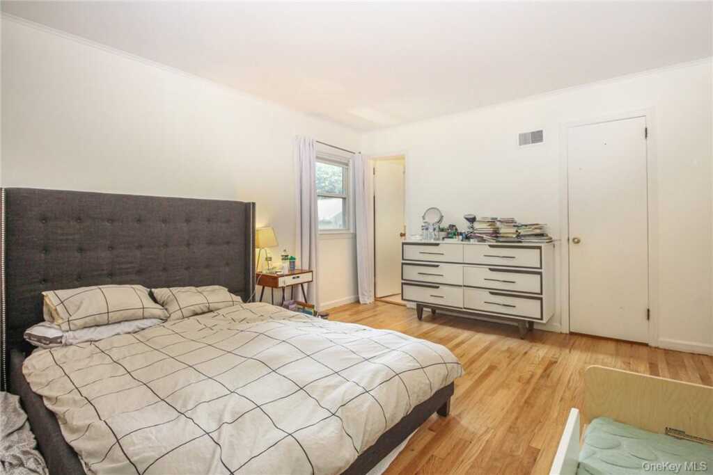 238 Rosehill Avenue, New Rochelle, NY 10804 - Photo 13 of 21