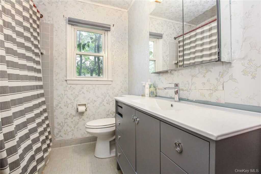 238 Rosehill Avenue, New Rochelle, NY 10804 - Photo 17 of 21
